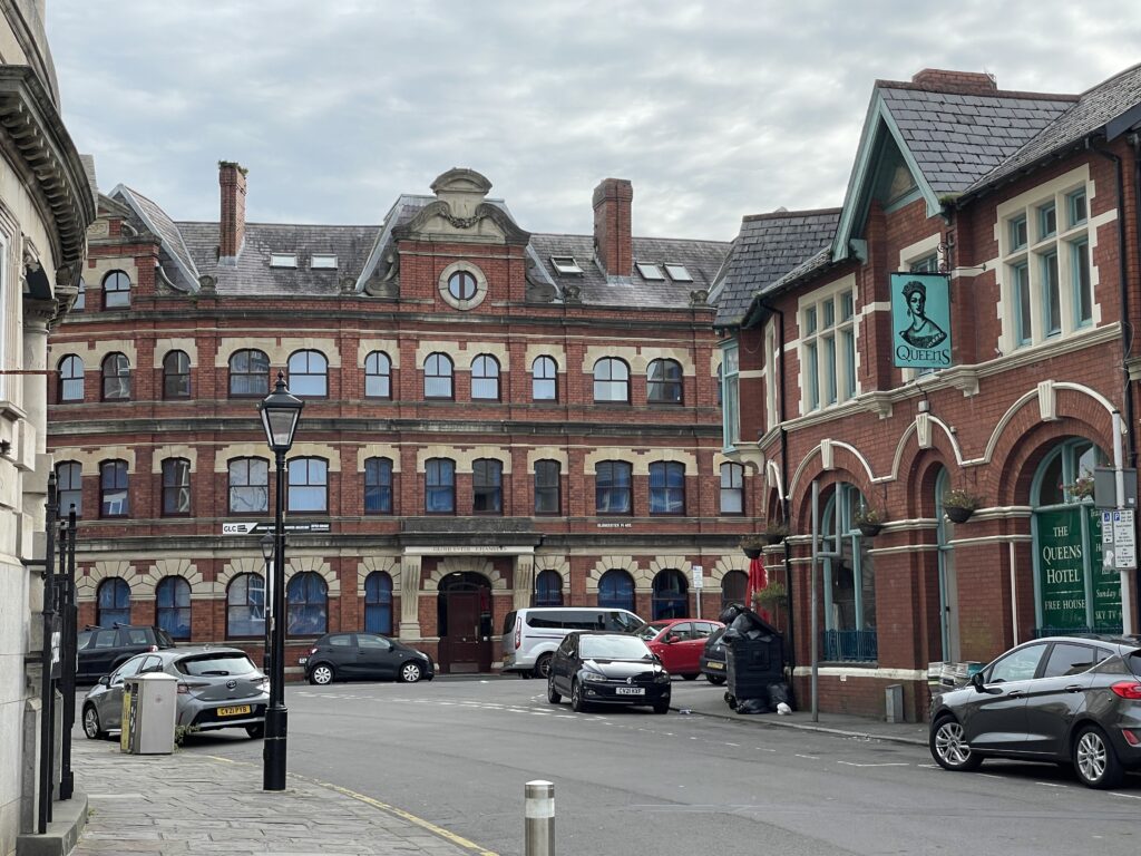 Wide shot of Gloucester Place showing Gloucester Chambers and The Queens pub